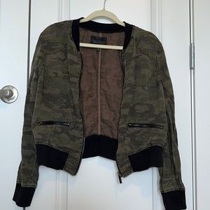 Light Zip-Up Camo Bomber Jacket